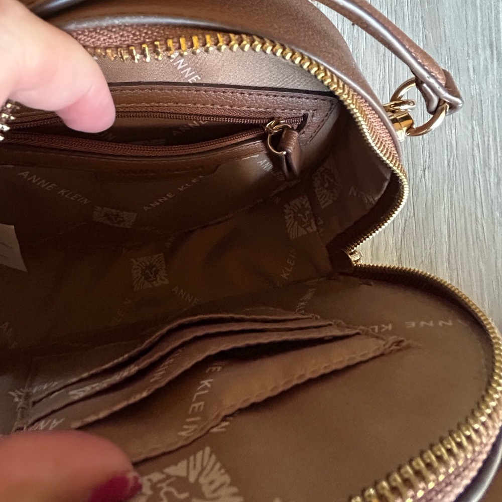 Round Purse - Picture 3 of 4